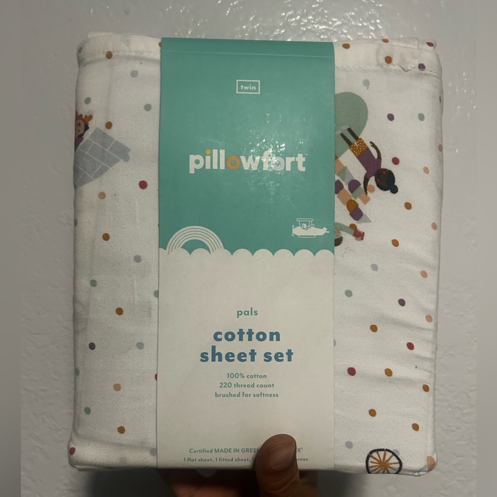 Pillowfort Pals Cotton Sheet Set - White with Multicolor Dots
